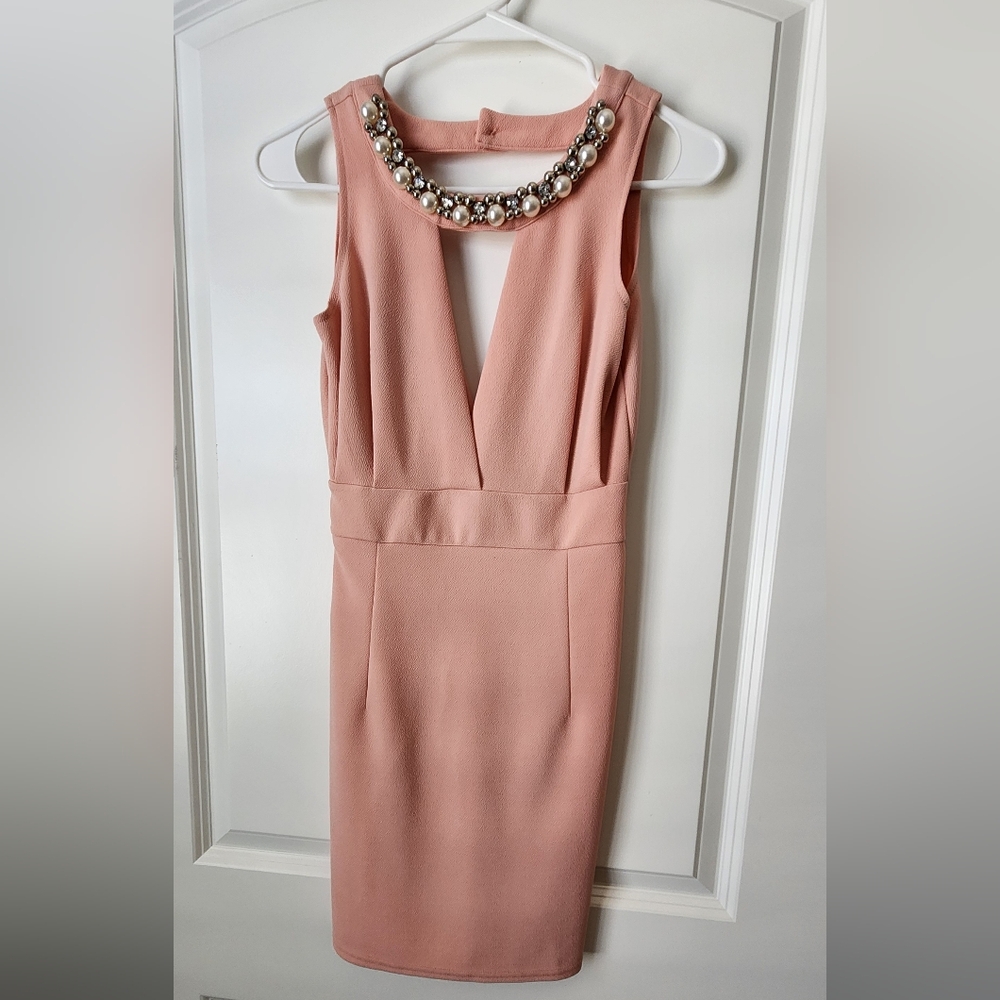 Elegant Pink Pleated Pencil Dress for Work - Picture 2 of 4